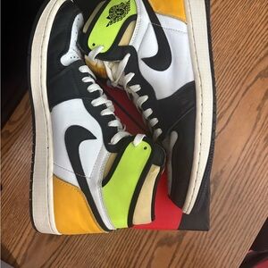 Air Jordan 1 Retro High OG "Volt Gold"